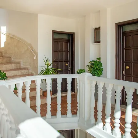 מלון Akvilla House